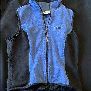 The North Face Fleece Vest Women’s Size Small Lightweight Sleeveless Zip Up Vest